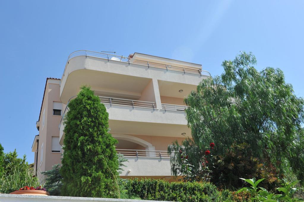 Apartments San Monte Podstrana Bagian luar foto